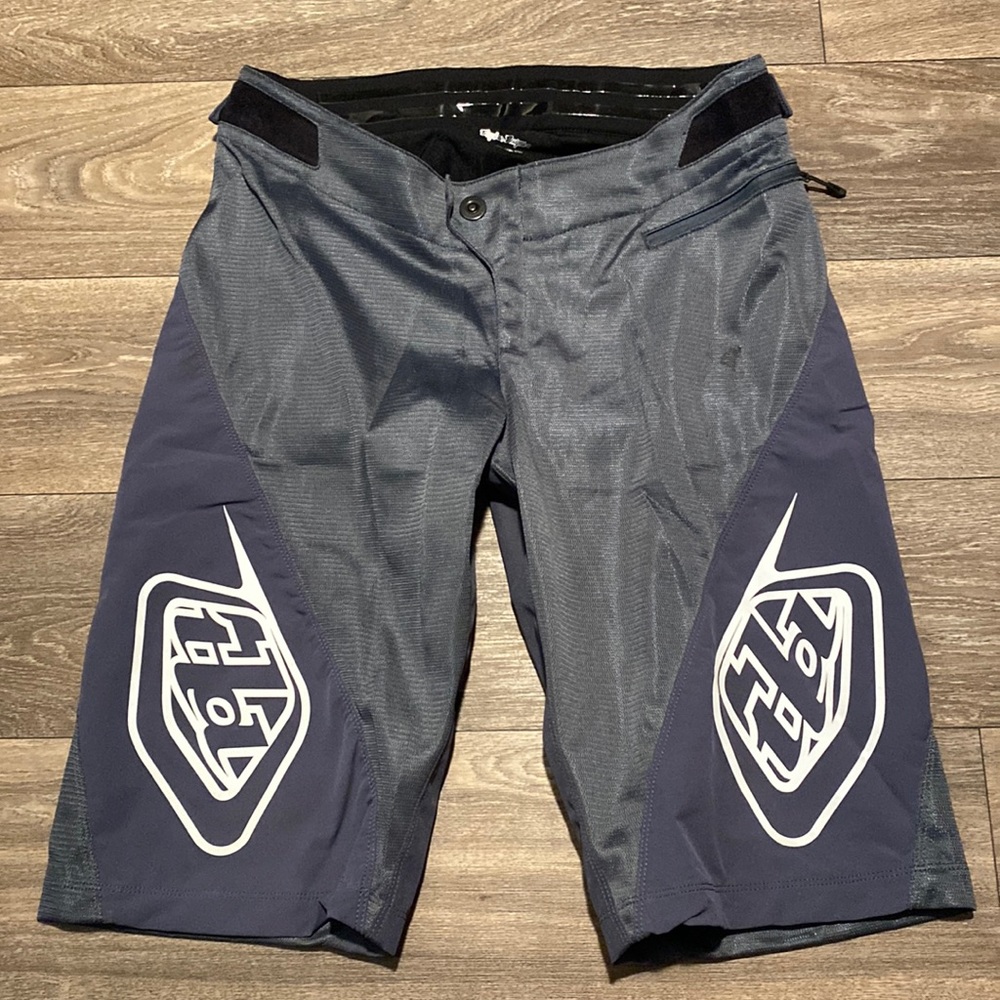 Troy Lee Designs ‘Sprint’ shorts size 32 Velcro adjust, like new
